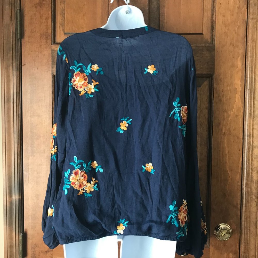 NWT Figueroa & Flower Blueberry w/Embroidered Flowers Peasant Blouse Large - Picture 10 of 13